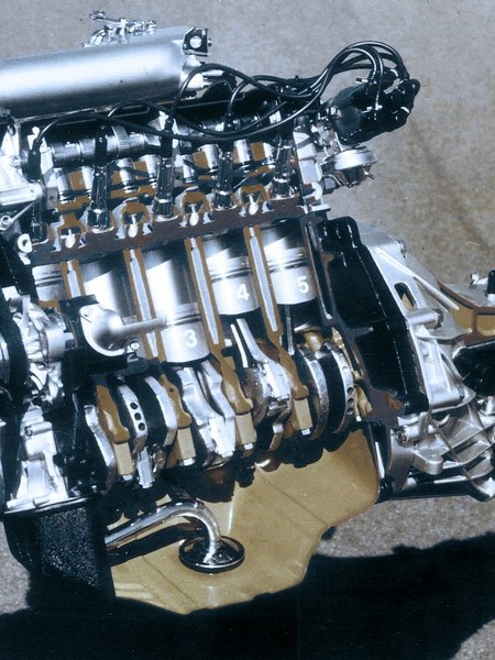 Quattro anelli e cinque&nbsp;cilindri