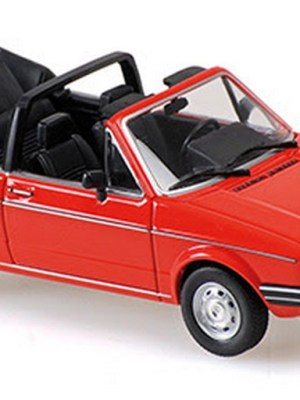 Due Golf Cabrio nella serie Maxichamps&nbsp;(1:43)